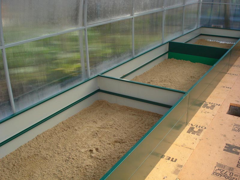 Simplicity of installation and durability have provided aluminum sideboards with popularity among gardeners