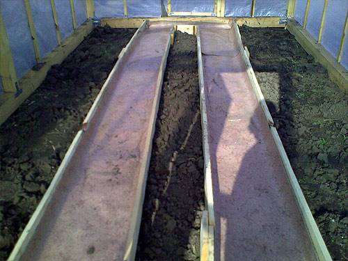 In this example, the width of the middle bed was reduced to increase the width of the passages